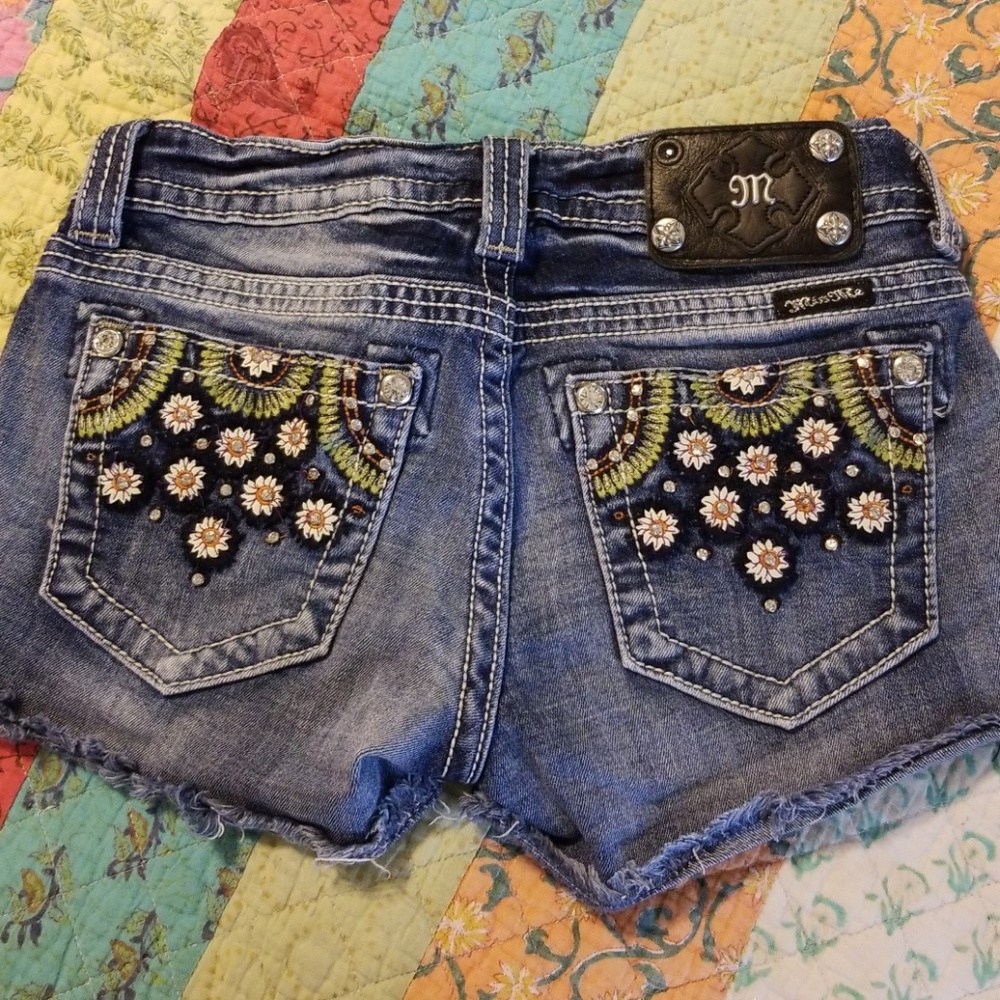 COPY - 🌻Miss Me Shorts size 26🌻